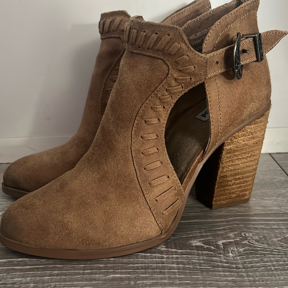 Not rated brand! Size 7.5 Worn only one time!